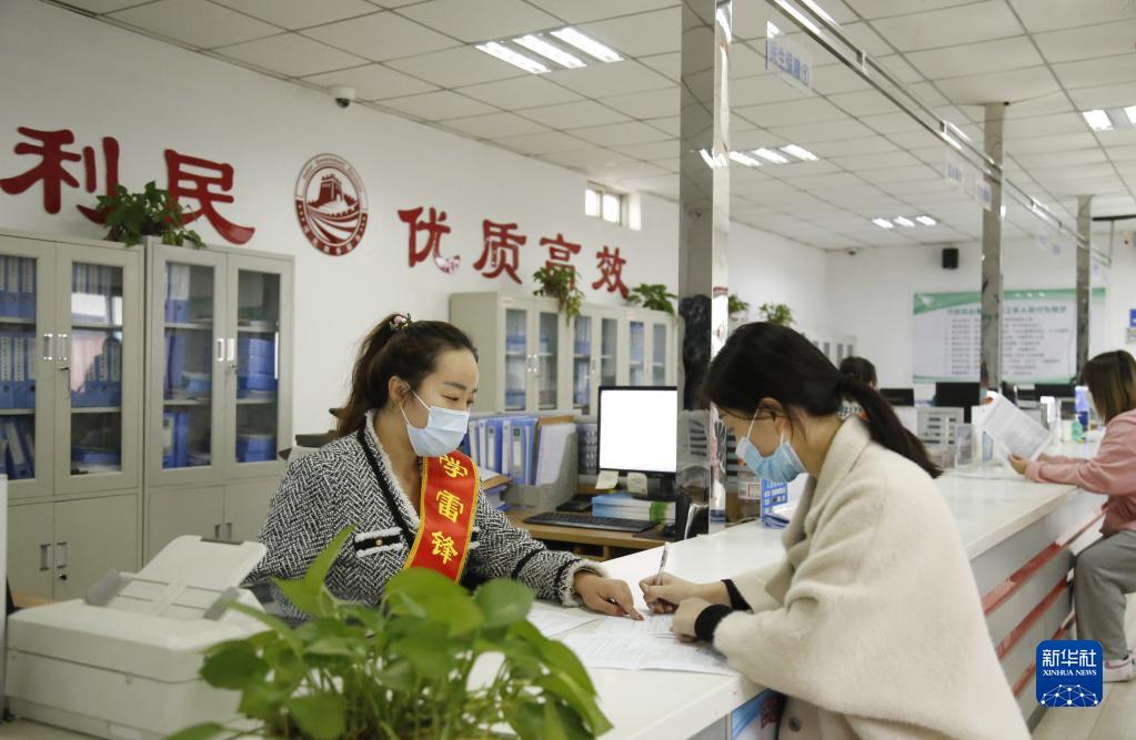 減負(fù)增效重實(shí)干 擔(dān)當(dāng)盡責(zé)開新篇——黨的十九大以來以習(xí)近平同志為核心的黨中央整治形式主義為基層減負(fù)綜述