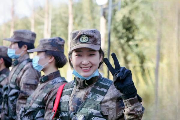這樣的青春太酷！南開(kāi)女生攜筆從戎之后“開(kāi)了掛”