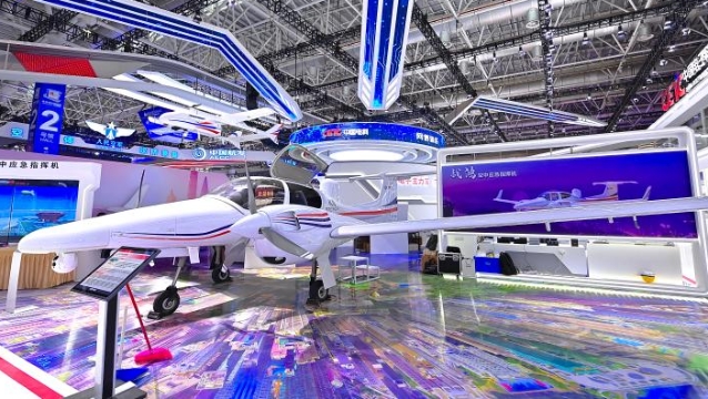 國內(nèi)首款載人固定翼“空中應(yīng)急指揮機(jī)”亮相中國航展