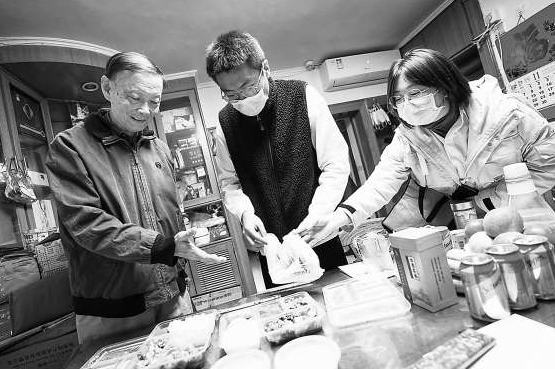 一出校門就投身養(yǎng)老行業(yè) 六位養(yǎng)老新兵的一天