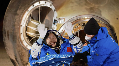 神舟十四號(hào)載譽(yù)而歸 外媒聚焦中國空間站建設(shè)