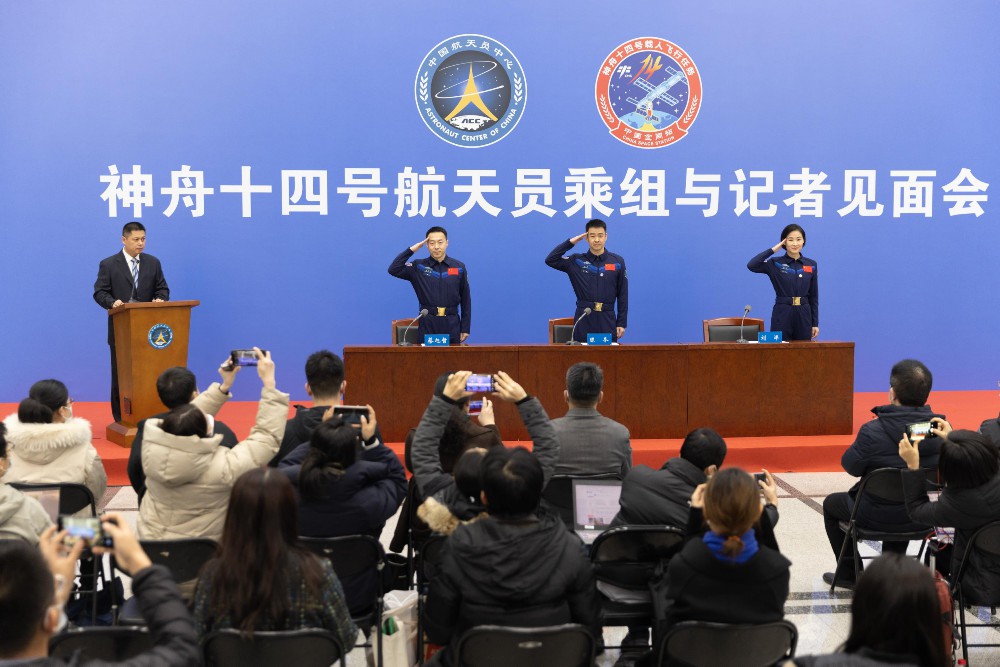 聊伙伴、聊全家福、聊種菜 神十四乘組出差歸來公開亮相