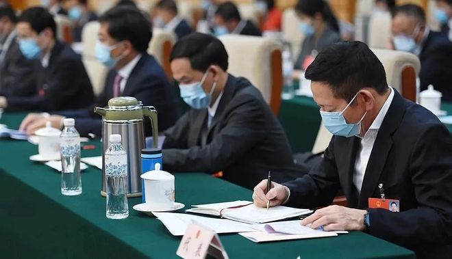 十三屆全國(guó)人大代表提出的43750件建議全部辦理完成——“金點(diǎn)子”促發(fā)展惠民生