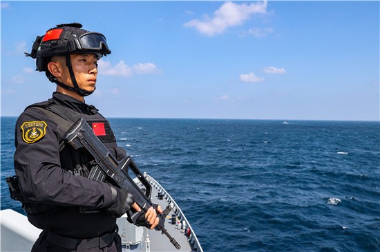 在亞丁灣護(hù)衛(wèi)中國漁船