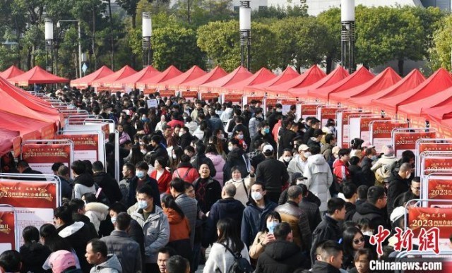 到家門口招人，多地包機包車接人保用工穩(wěn)就業(yè)