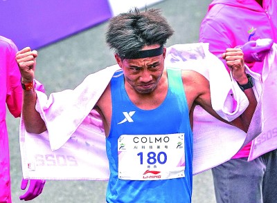 “扛著中國馬拉松再攀高峰”——塵封15年的男子馬拉松全國紀(jì)錄被打破