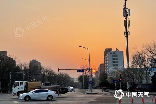北京今天晴轉(zhuǎn)多云最高溫21℃ 花粉濃度極高需注意防護(hù)