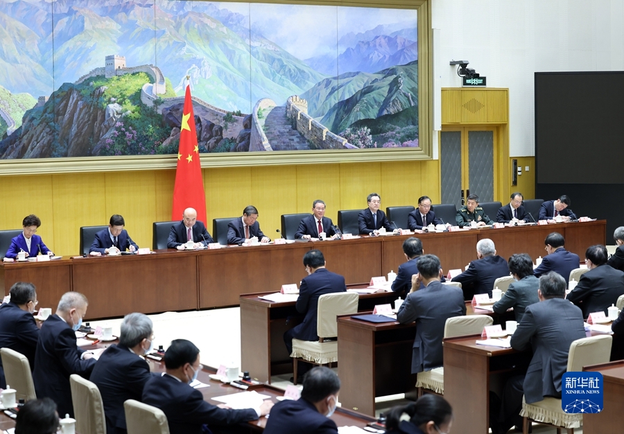 李強(qiáng)主持召開(kāi)國(guó)務(wù)院第一次全體會(huì)議強(qiáng)調(diào) 當(dāng)好貫徹黨中央決策部署的執(zhí)行者行動(dòng)派實(shí)干家 在新的起點(diǎn)上推動(dòng)各項(xiàng)工作開(kāi)好局起好步