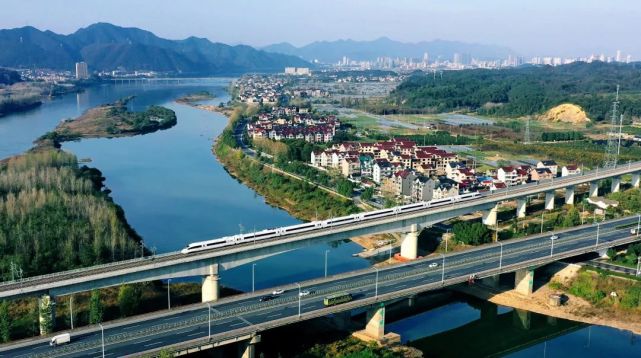 一季度全國鐵路完成固定資產(chǎn)投資1135.5億元