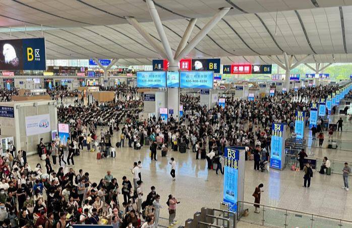 “五一”在即，二次感染要來？專家：新冠正走向流感化