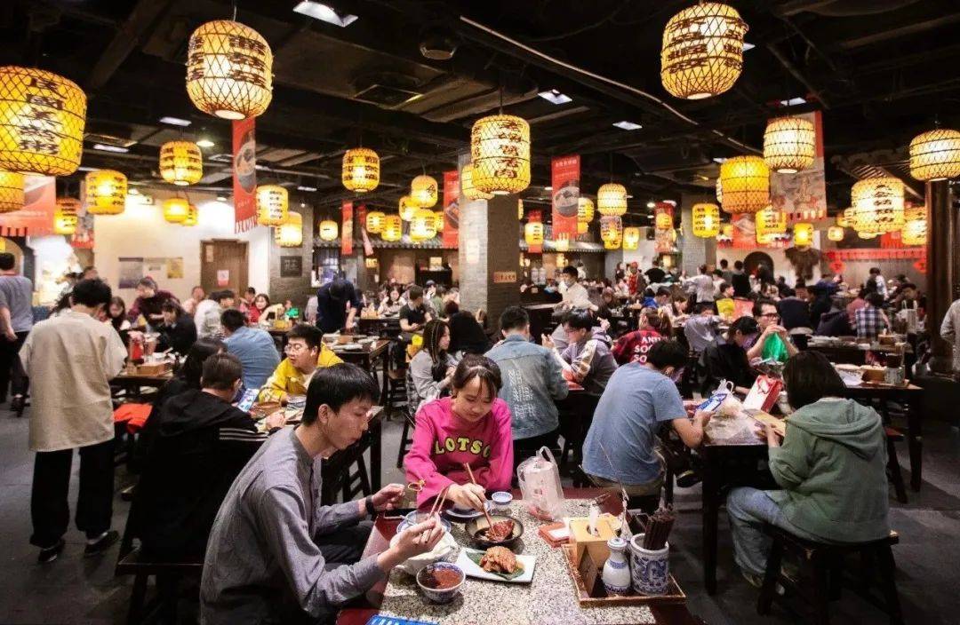 消費暖，人氣旺：這個春天，我國各地洋溢消費復(fù)蘇的暖意