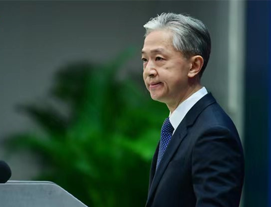 “解放軍圍島演練是威脅”？汪文斌：你這個問題提得非?；闹? class=