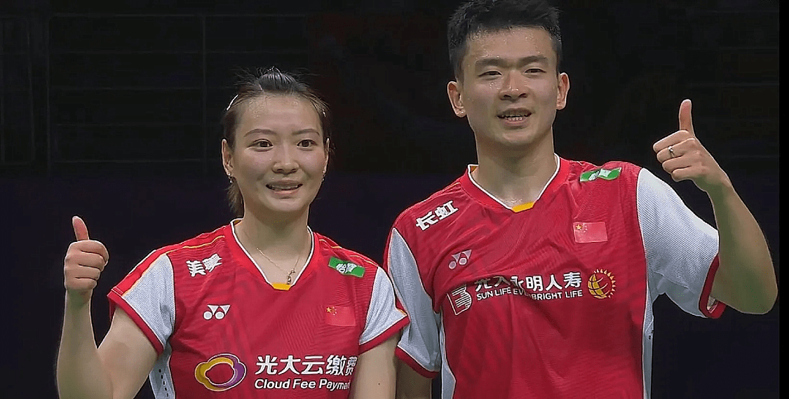 國(guó)羽12勝5負(fù)！石宇奇2-0橫掃日本，陳雨菲率3人晉級(jí)，何冰嬌慘敗
