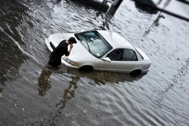 暴雨天汽車被淹，保險如何理賠？這件事別做！