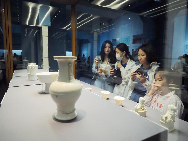 暑期旅游潮后：機票降價，熱門景點門票不再“秒沒”，多地鼓勵帶薪休假能延續(xù)出游熱么？