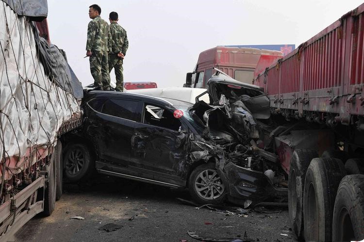 私家車迎面撞大型車事故近期多發(fā)，公安部交管局提示