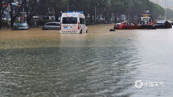福州雨量破紀錄 “?？睘楹谓涤耆绱藰O端？