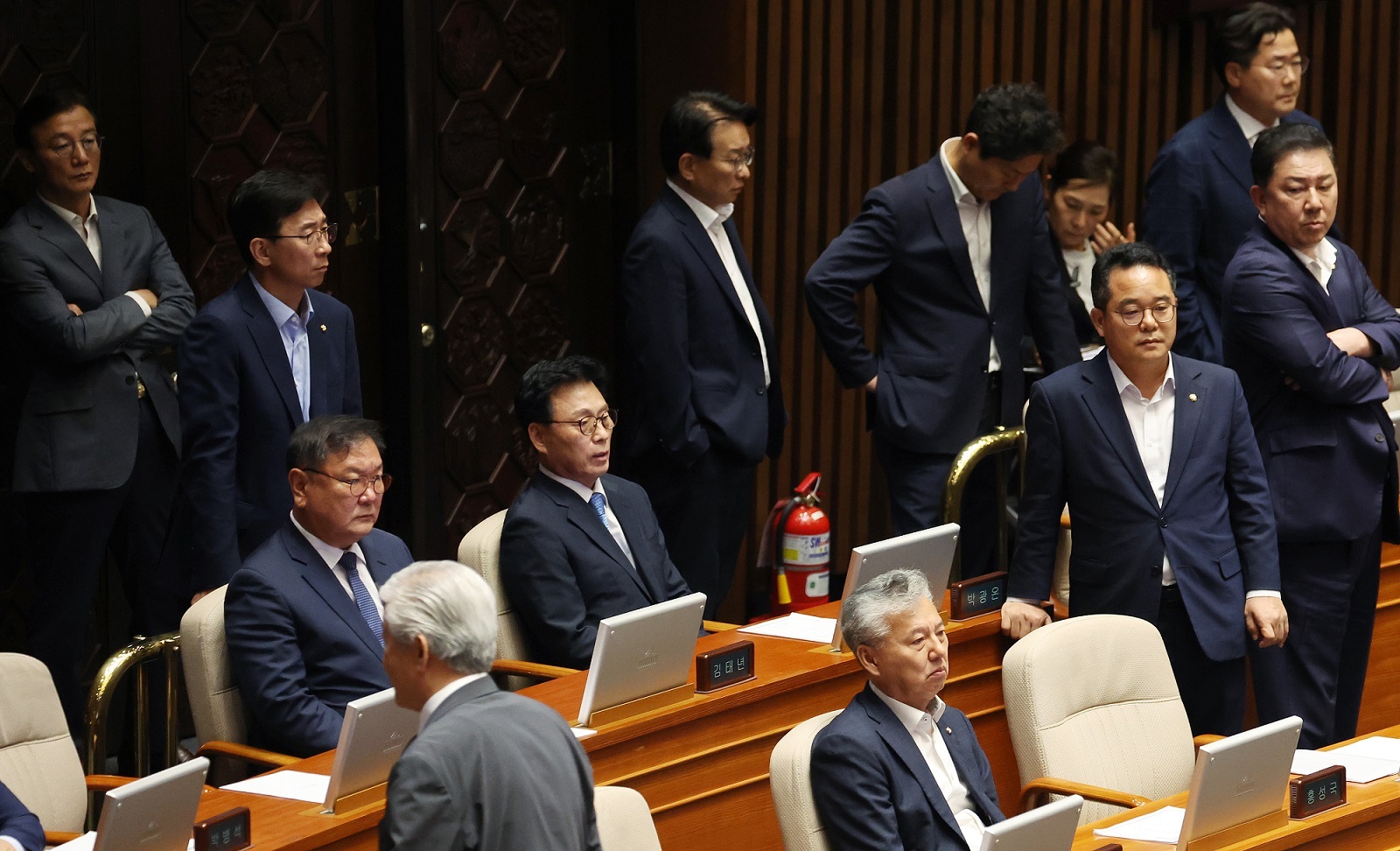 韓國最大在野黨共同民主黨國會(huì)院內(nèi)領(lǐng)導(dǎo)層集體辭職