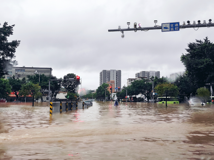 受臺(tái)風(fēng)“三巴”影響廣西多地強(qiáng)降雨 部分城市出現(xiàn)內(nèi)澇