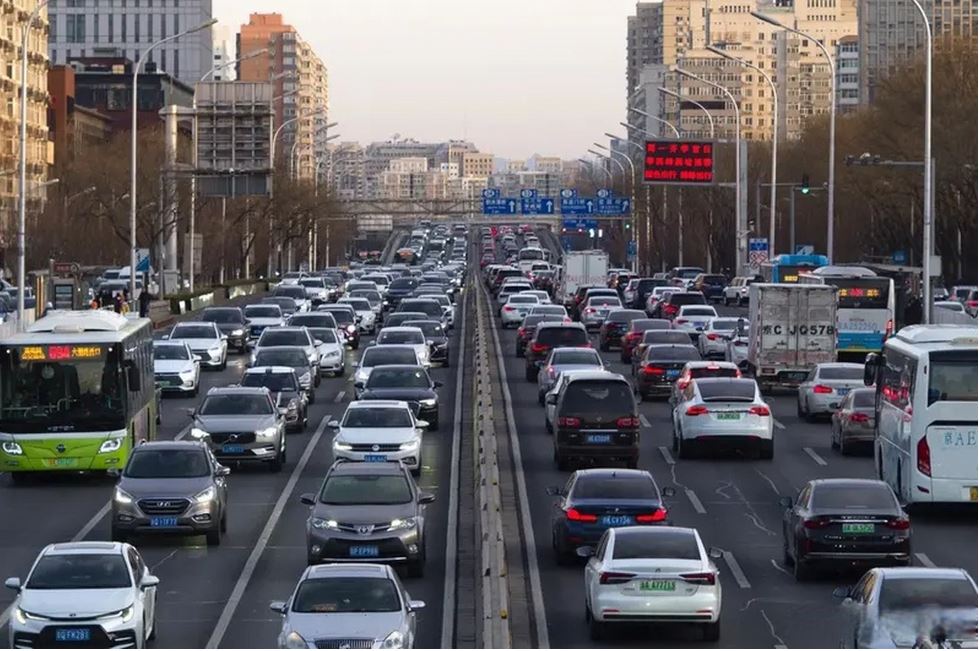 全國(guó)機(jī)動(dòng)車保有量達(dá)4.3億輛 機(jī)動(dòng)車駕駛?cè)诉_(dá)5.2億人