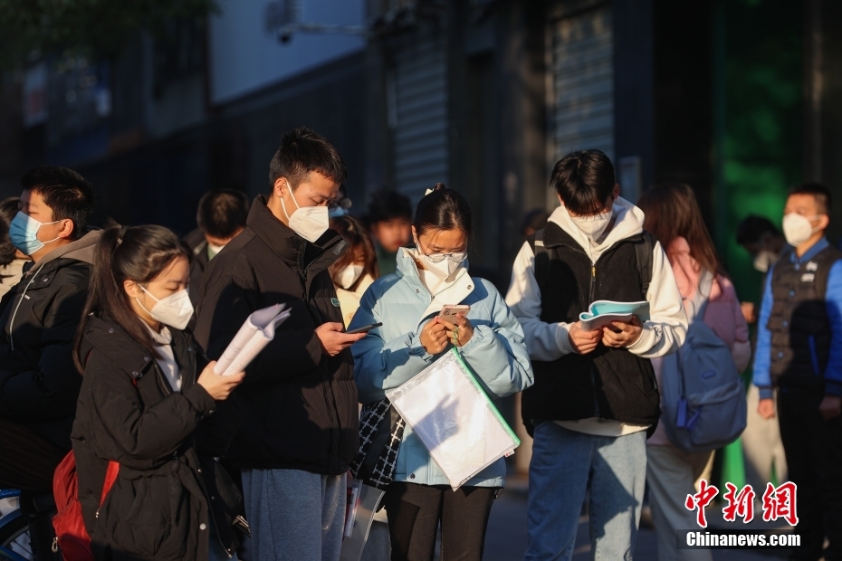 國考報(bào)名時(shí)間過半 熱門崗位競爭超“千里挑一”