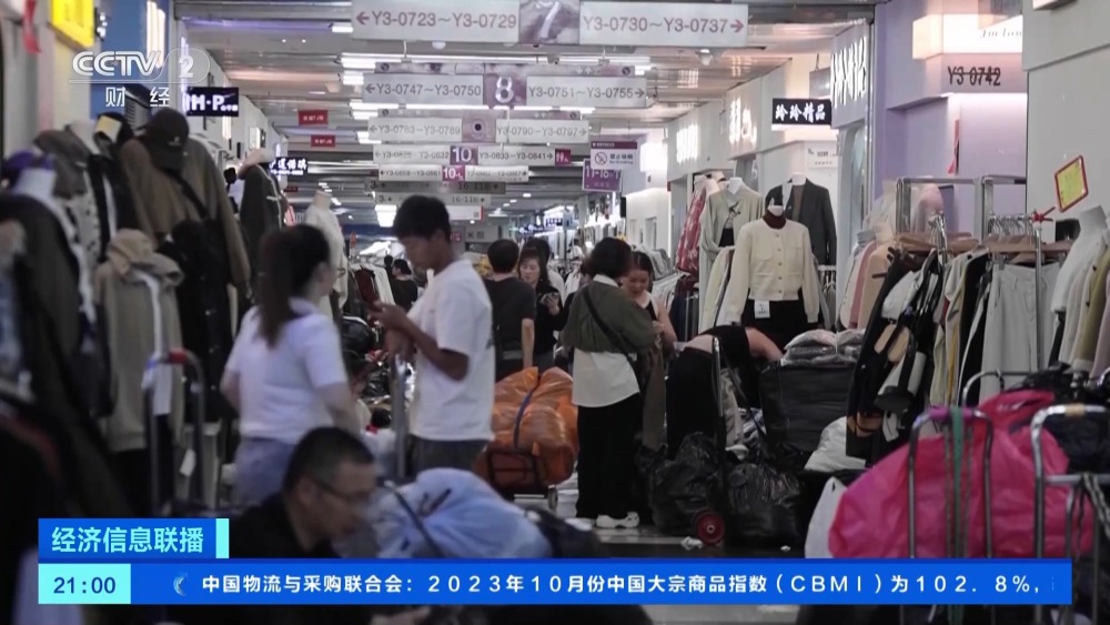 羽絨服迎來銷售旺季，價格如何？記者探訪→