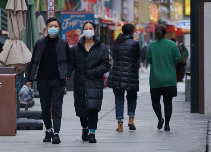 不斷漲價的羽絨服，把市場讓給了軍大衣？