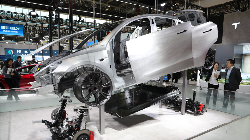 汽車產(chǎn)銷量同比增長(zhǎng)10%和10.8%