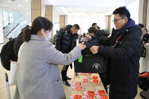 懷揣民意獻(xiàn)良策 履職盡責(zé)促發(fā)展  東昌府區(qū)政協(xié)委員向大會報(bào)到