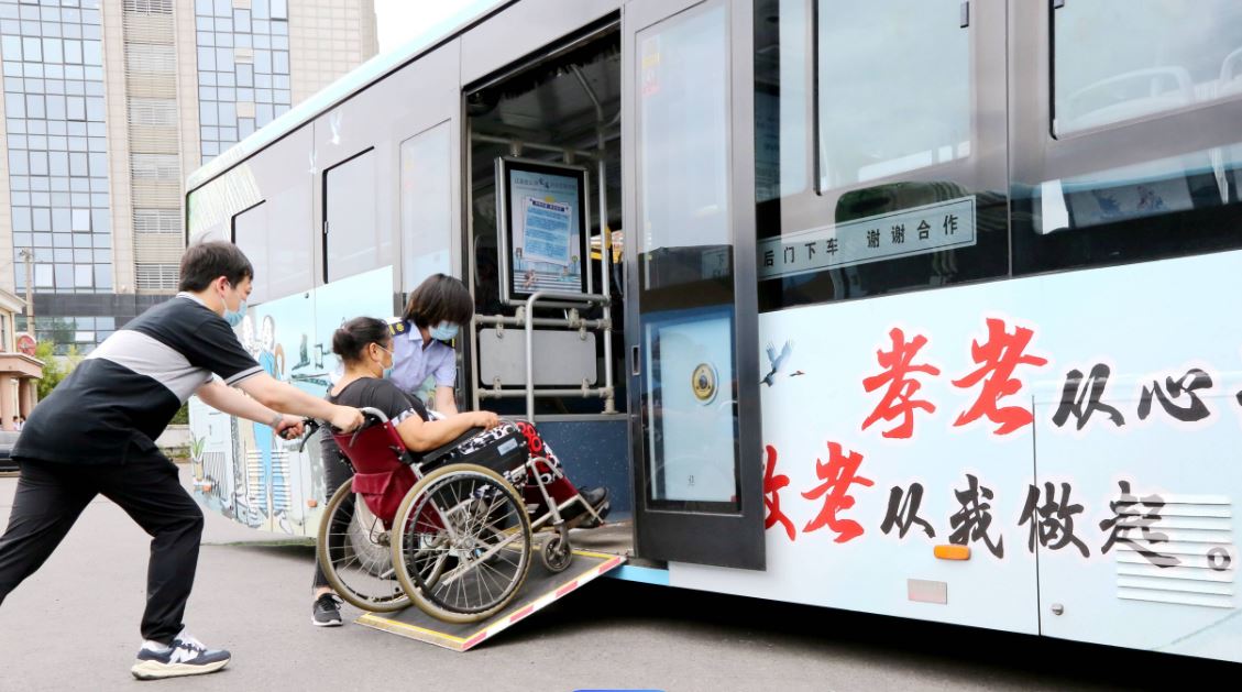 我國公交行業(yè)積極推進適老化更新改造 讓老年人出行更便捷