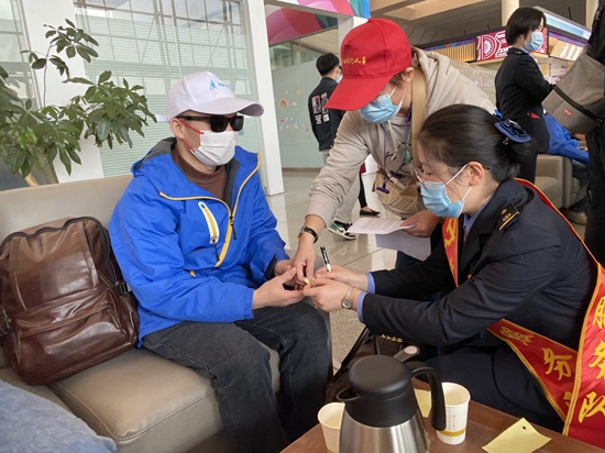 中國人的故事 | |做視障旅客乘高鐵出行的“眼睛”