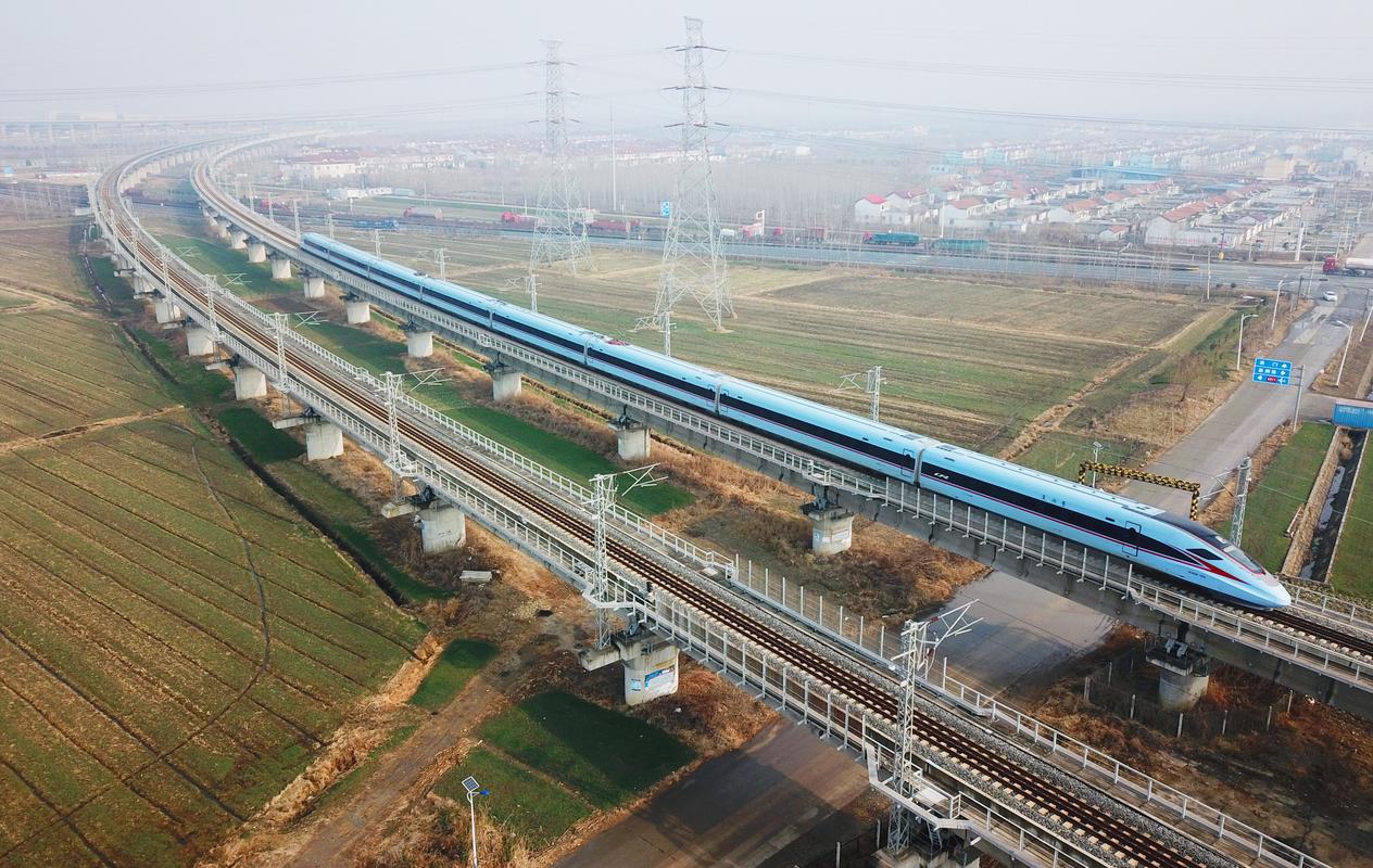 1月10日起實行新列車運行圖 全國鐵路每日安排旅客列車11149列，較現(xiàn)圖增加233列