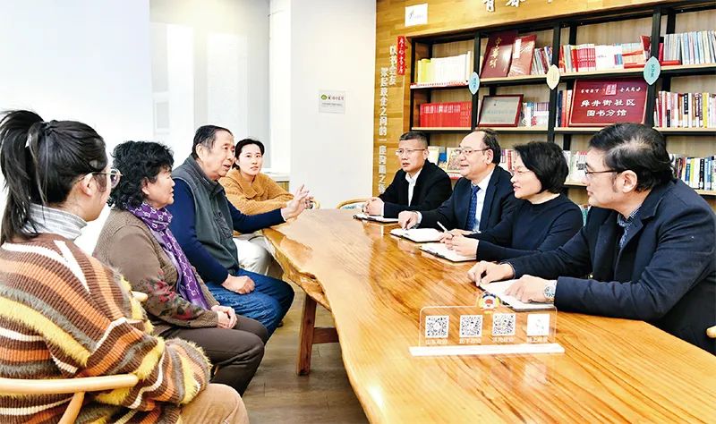 以團結凝聚力量，以奮斗鑄就偉業(yè)