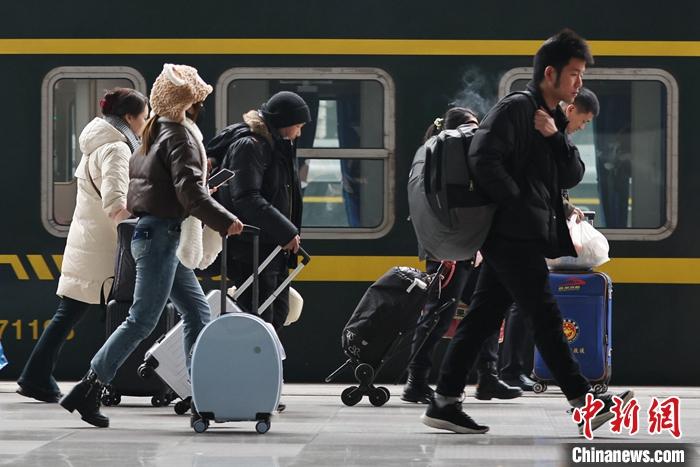 今年春運(yùn)中國鐵路共發(fā)送旅客4.84億人次 同比增39%