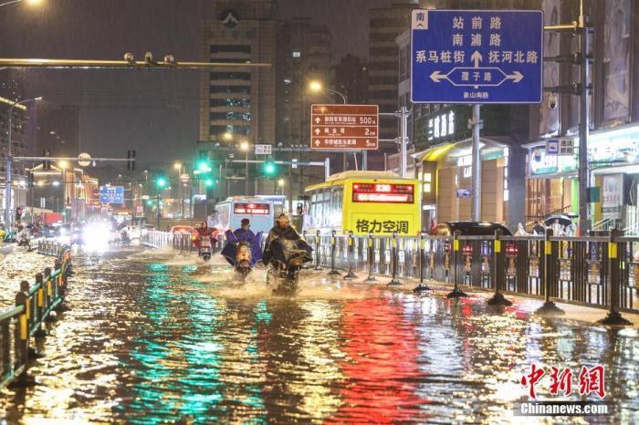 江西啟動暴雨四級應(yīng)急響應(yīng) 一地出現(xiàn)12級大風(fēng)