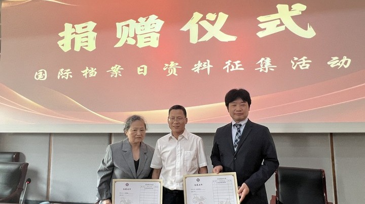 日本學(xué)者向中方捐贈大量細菌戰(zhàn)史料 外交部：贊賞