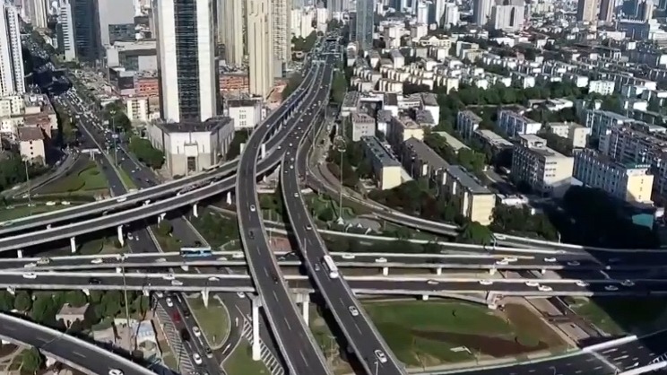 我國開展智能網(wǎng)聯(lián)汽車準(zhǔn)入和上路通行試點(diǎn)