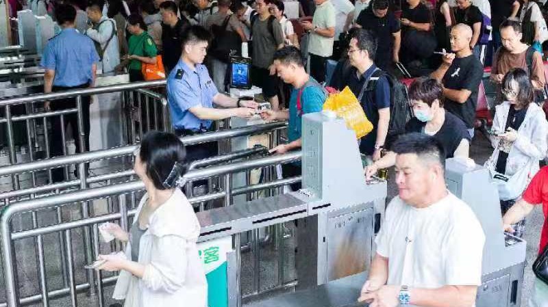 鐵路暑運(yùn)開啟半月 北京地區(qū)共發(fā)送旅客798.3萬人次