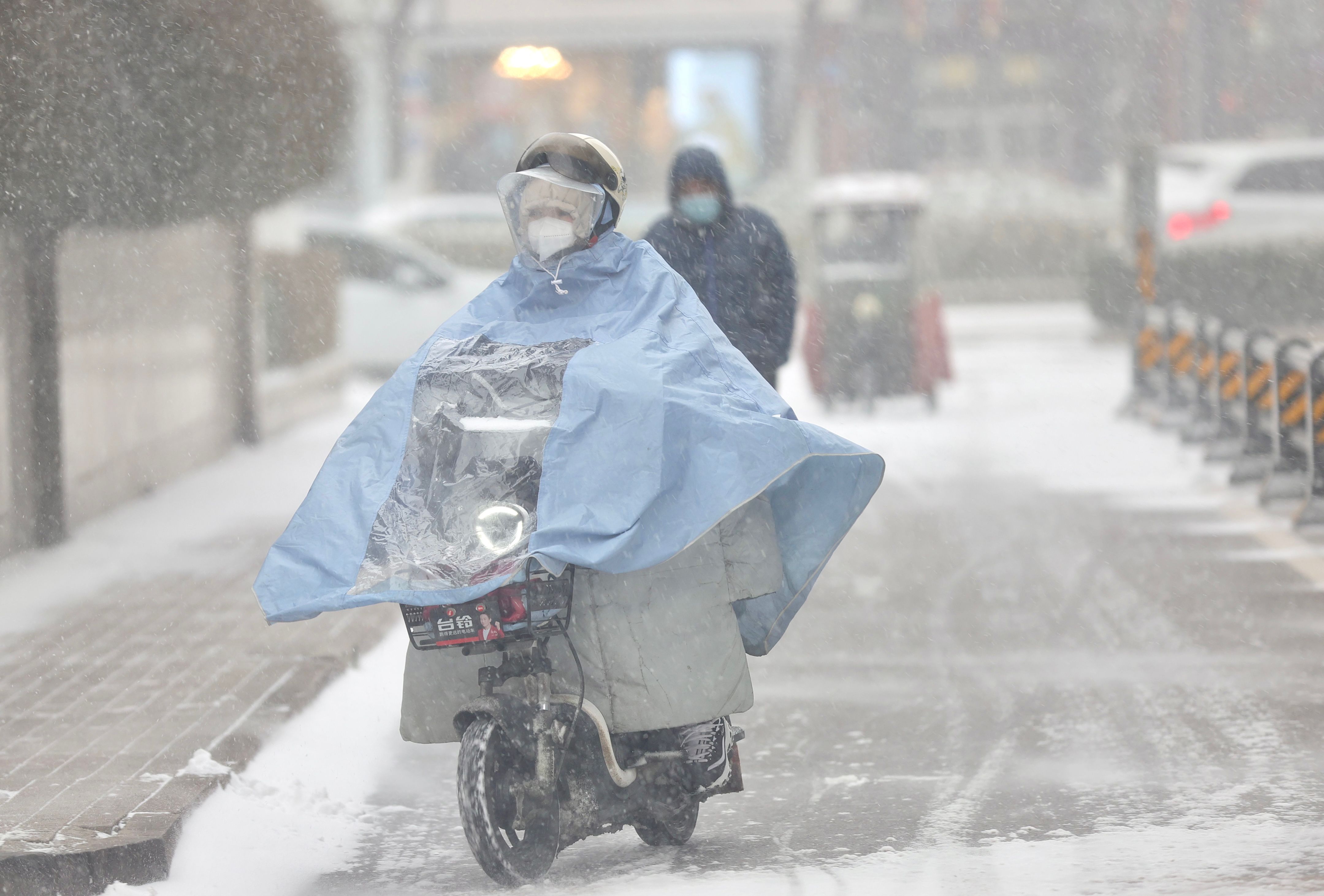 中國氣象局啟動應急響應 多地積極應對寒潮暴雪影響