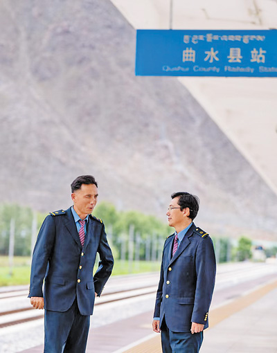 兩個人，一座小站，海拔3568米