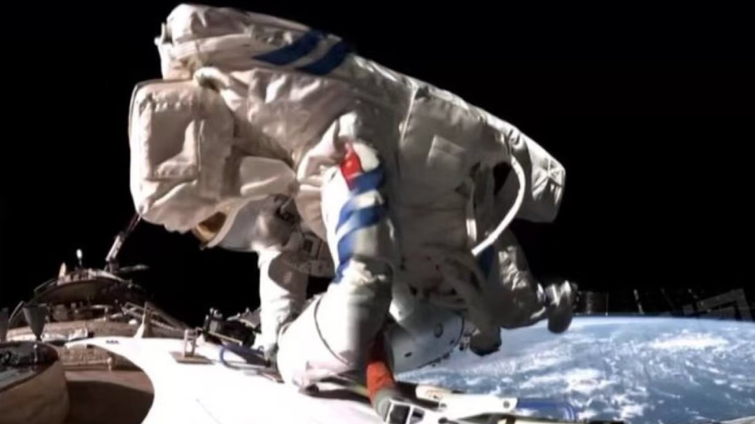 90后也成功spacewalk了！神十九航天員第一次出艙圓滿完成