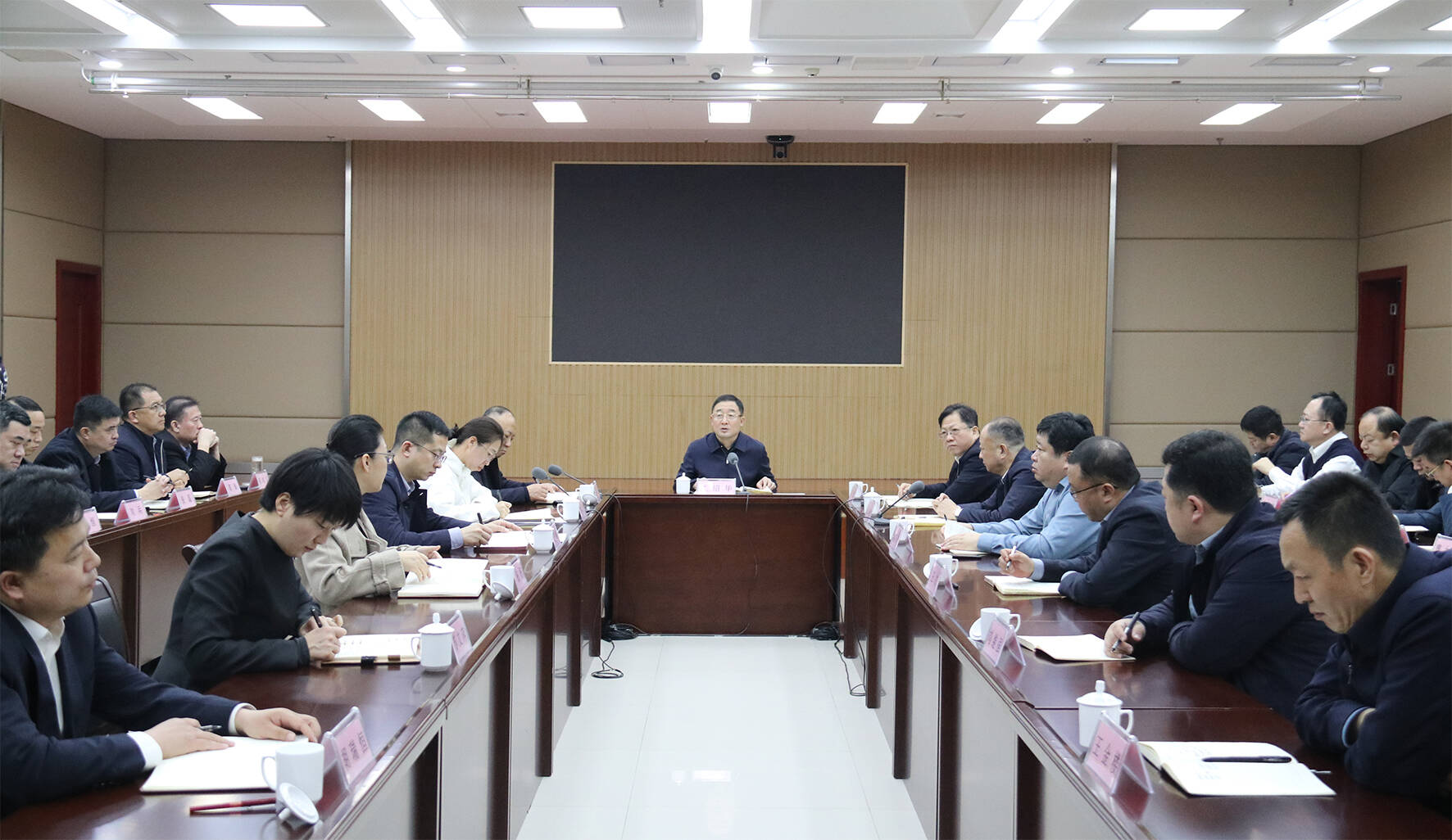 區(qū)委常委會(huì)（擴(kuò)大）會(huì)議召開(kāi)