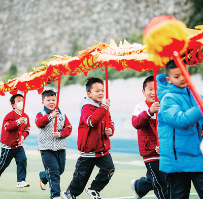 新學期，多地明確中小學生綜合體育活動時間——  每天2小時，為成長加油