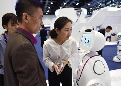 人形機器人何時能普及？下一代互聯(lián)網啥樣？五院士答網友提問