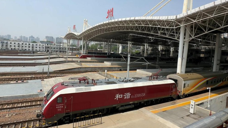 晝游夜行+錯(cuò)峰游覽 這趟特色旅游列車跨省線路首發(fā)