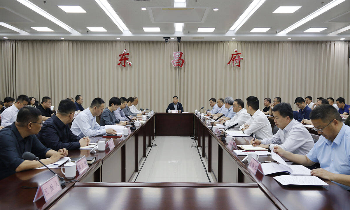 東昌府區(qū)委常委會（擴大）會議召開