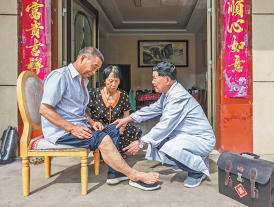 浙江建德梅塘村村醫(yī)吳光潮堅持“1元錢看病”，數十年不漲價——  “全村人的病歷都在我心中”（以普通人的平凡書寫不平凡的人生）