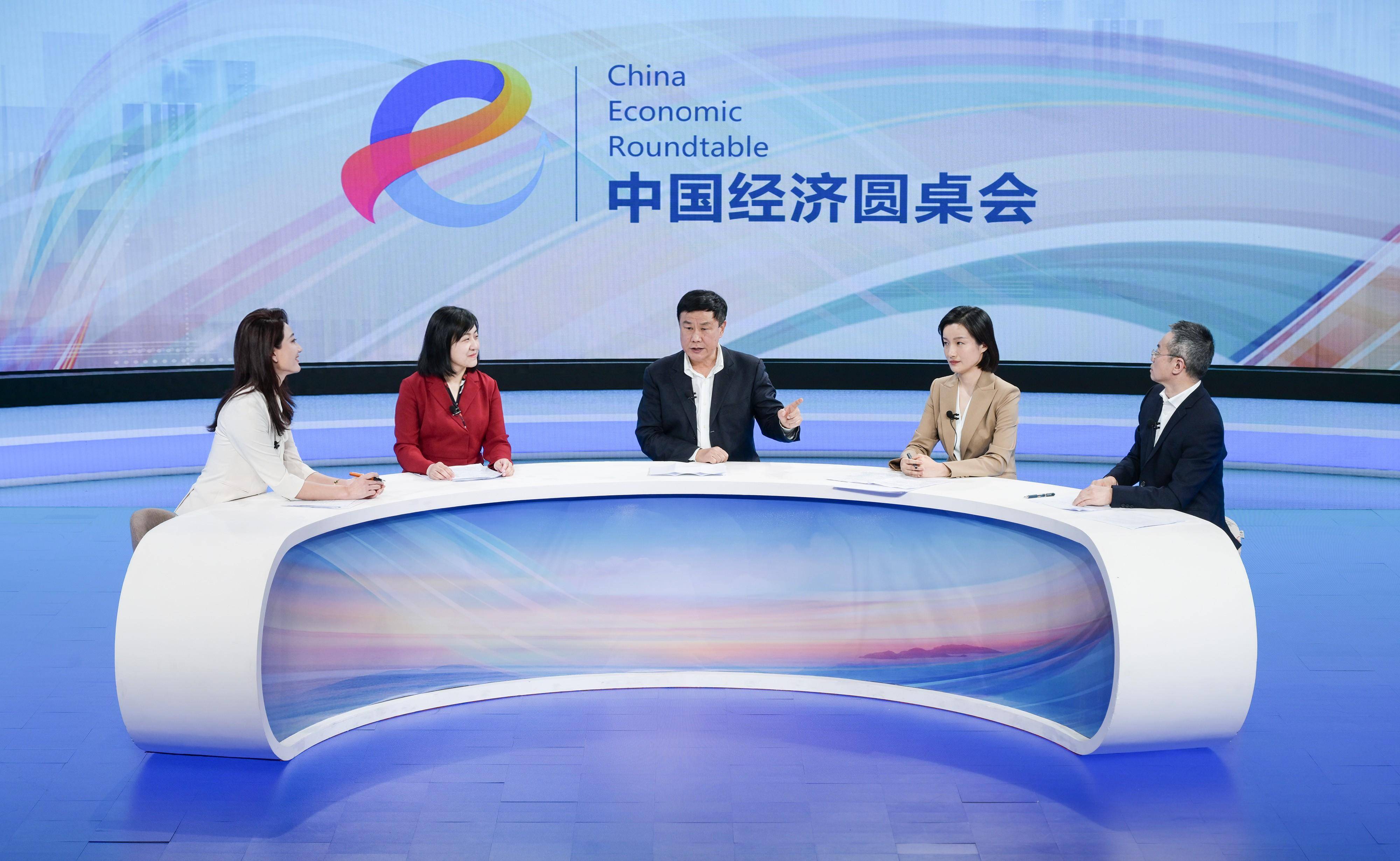 以高質量發(fā)展的確定性應對各種不確定性——中國經濟圓桌會聚焦“四穩(wěn)”