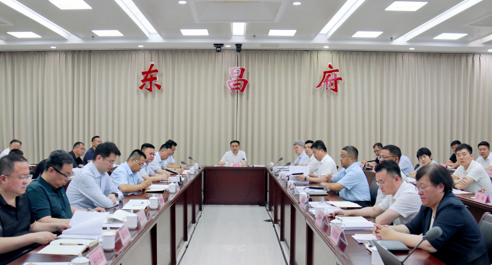 東昌府區(qū)人民政府第56次常務(wù)會(huì)議召開(kāi)