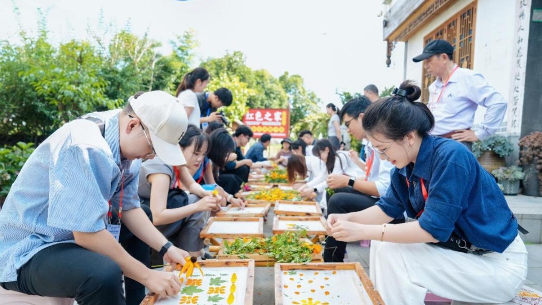 越南青年：中越兩國的情誼如“金枝玉葉”般珍貴，需要代代相傳、精心呵護(hù)